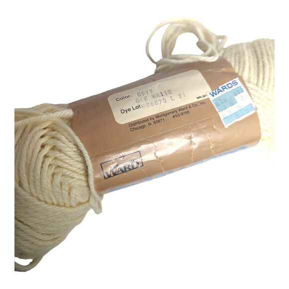 Montgomery Ward Easy Care Off White 3oz Skein Knit DIY Acrylic Polyester Yarn - Picture 3 of 3